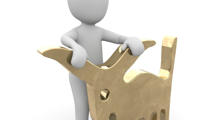 立定脚跟撑起脊打一个生肖，诠释解释