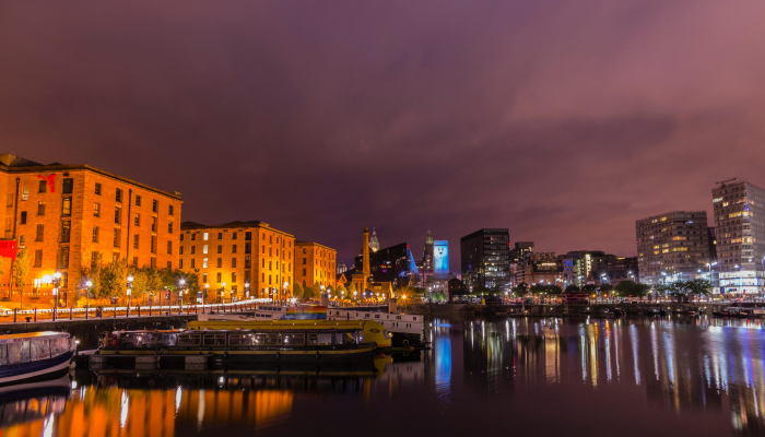 云雾随风觉春寒，角灯闪烁满天忙打一生肖，答案立刻揭晓落实