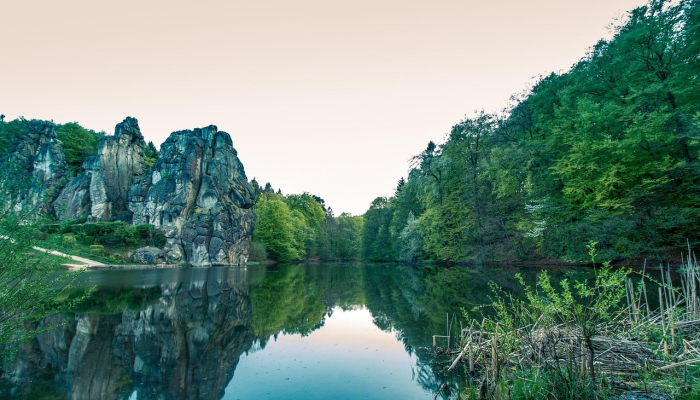 二十四桥明月好，搜山闪闪旗头远是什么生肖，作答解释诗意