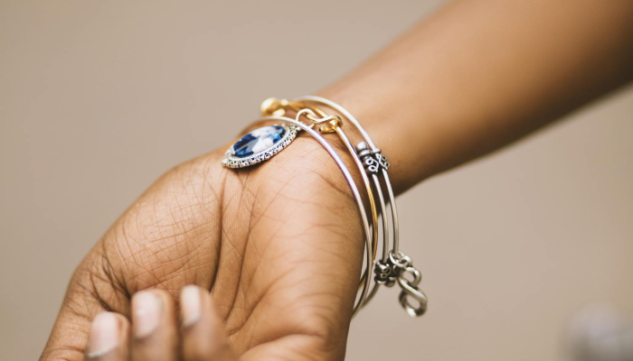 玉毁椟中指什么生肖，揭秘解读