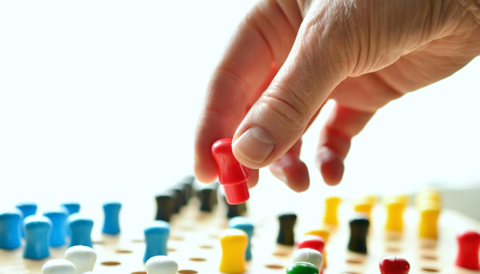 勤劳一生为农民打一个生肖是什么生肖，详细解释