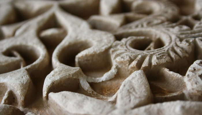 石头蛋子腌咸菜打一生肖是啥动物，重点解释