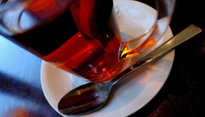 凉茶一杯，麻辣兔头火锅打一正确生肖，重点解释